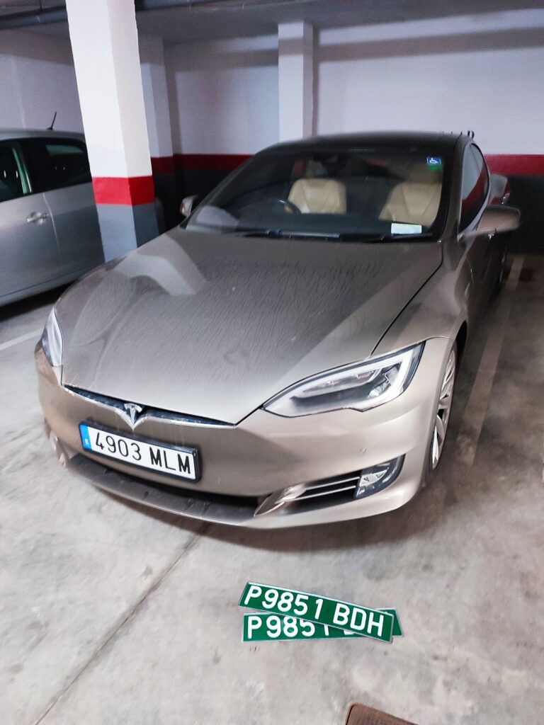 Een Tesla registreren in Spanje